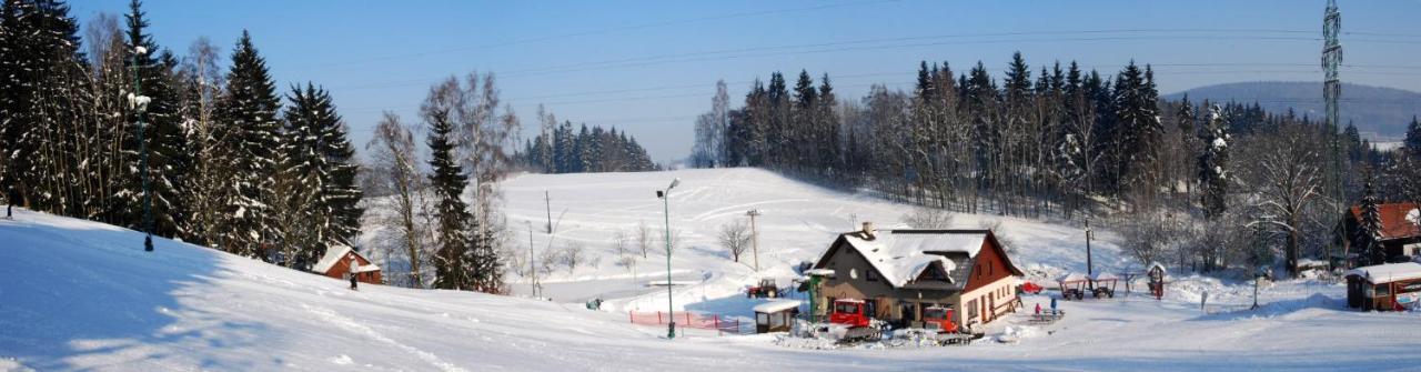 Srub Na Svahu Sjezdovky V Radvanicich Radvanice  Extérieur photo