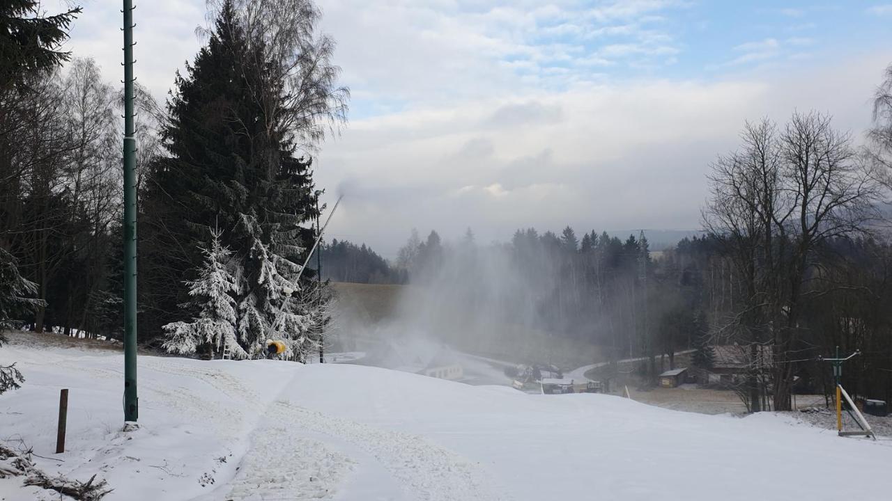 Srub Na Svahu Sjezdovky V Radvanicich Radvanice  Extérieur photo