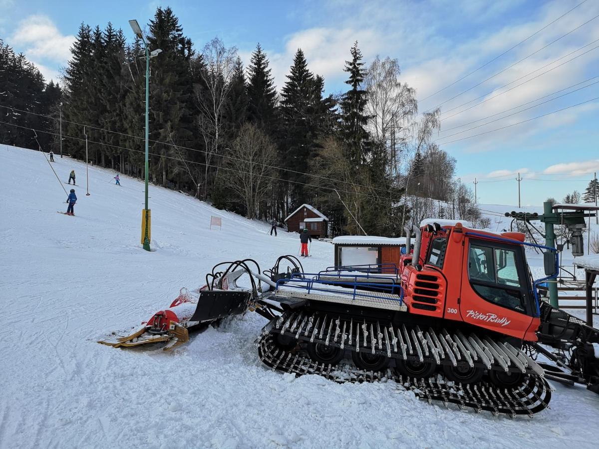 Srub Na Svahu Sjezdovky V Radvanicich Radvanice  Extérieur photo