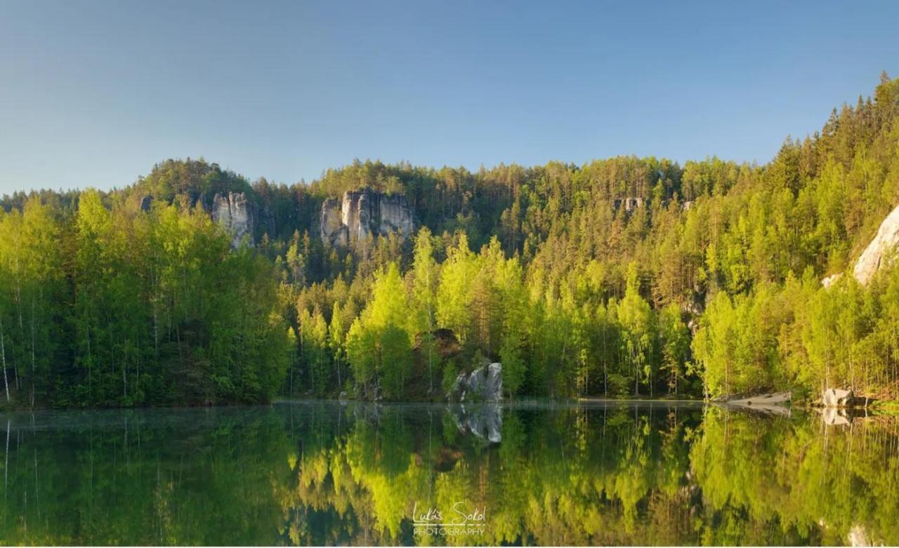 Srub Na Svahu Sjezdovky V Radvanicich Radvanice  Extérieur photo